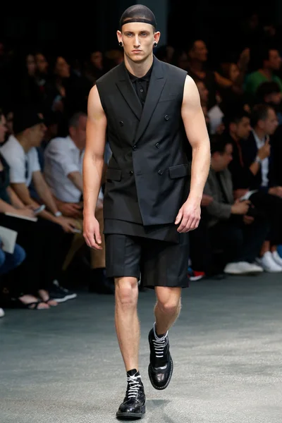Look 17